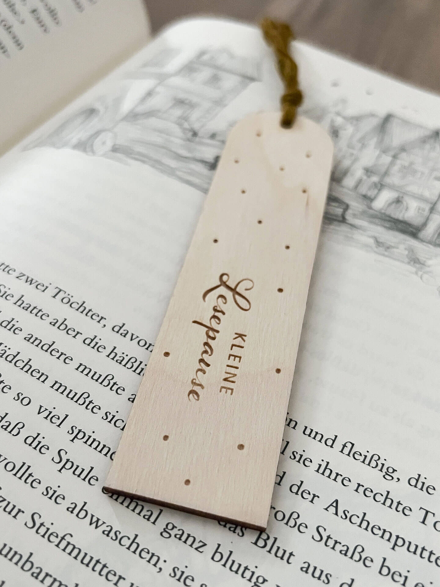 Lesezeichen aus Holz · Kleine Lesepause